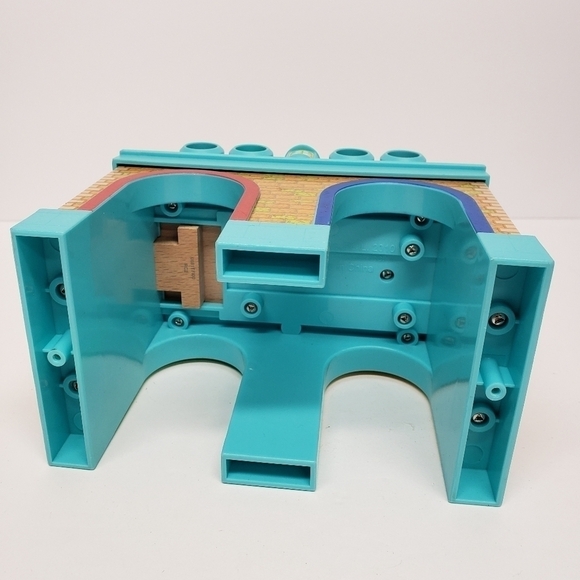 Chuggington Train Tunnel Depot Railroad Wood Bridge 2010 Learning Curve - Picture 5 of 10